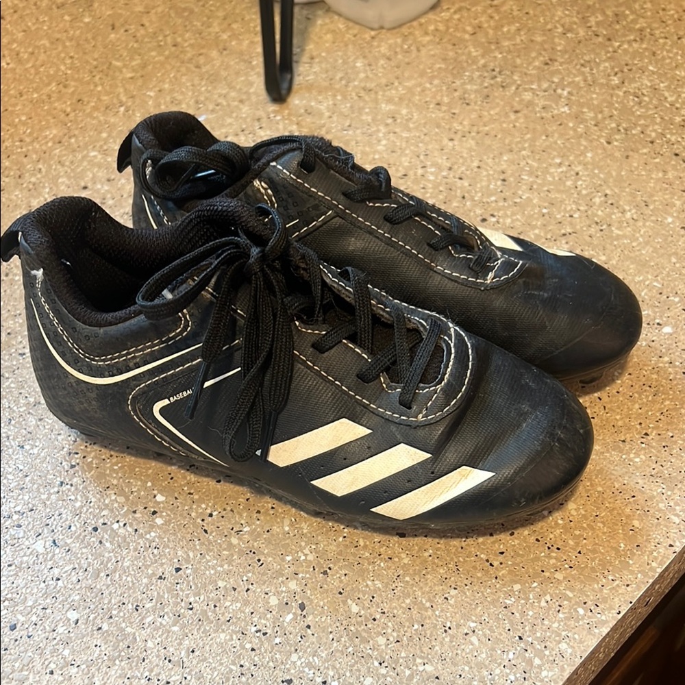 Adidas Kids Black Baseball Cleats/shoes